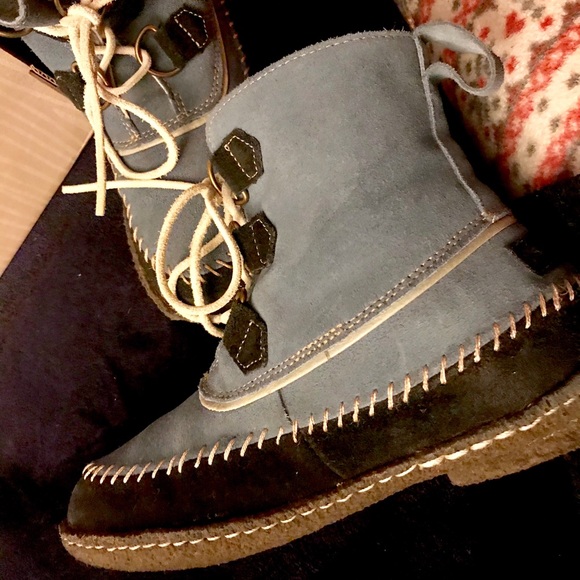 SOREL Boots - Like New - Picture 7 of 8